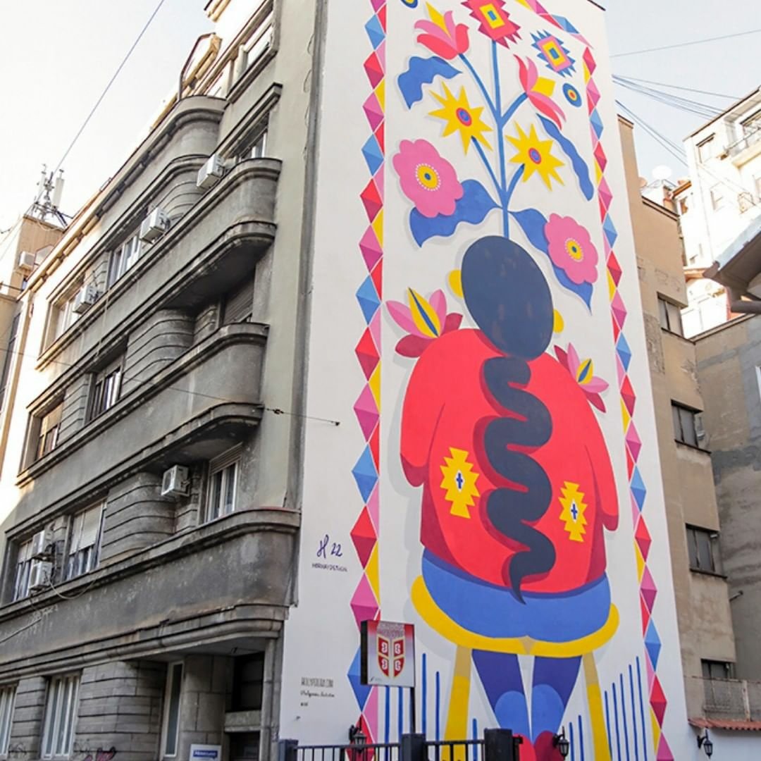 IrishFestBGD's tweet photo. #weekendrecommendation 3 enjoy the good weather for a stroll in city center and visit mural at Maršala Birjuzova 16, which Holly Pereira painted during #BIF2022 #BIF10 https://t.co/dgOQoVRdH4