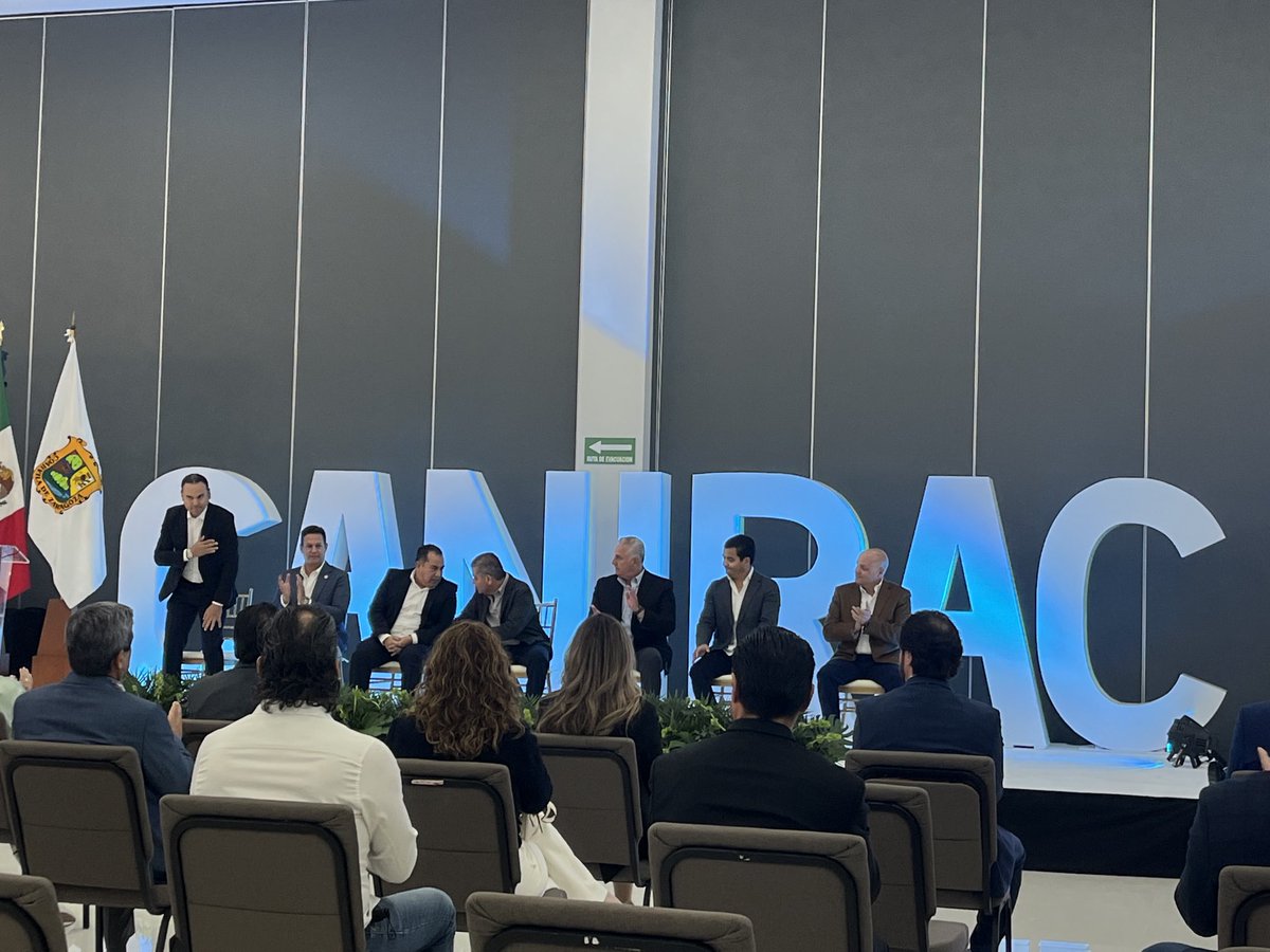 Apoyando a mi familia, en la toma de protesta de la nueva mesa directiva de ⁦<a href="/caniractorreon/">Canirac Torreón</a>⁩ para el desarrollo de la #Laguna