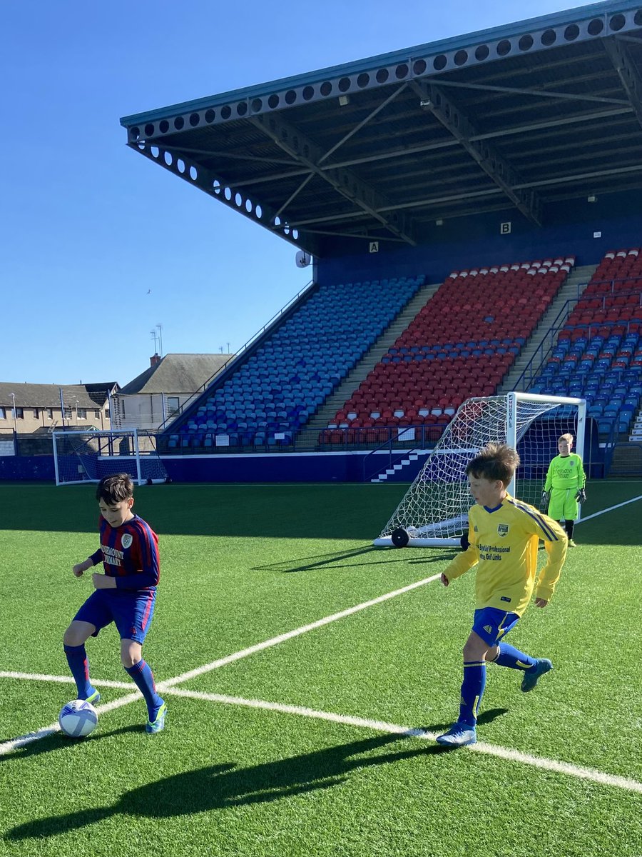 ActiveSchAngus's tweet photo. Footie Fever😎⚽️! 
@BorrowfieldPS @SoutheskPs @LochsidePS @RosemountPS had fun in the sun at the Montrose Primary Football Festival this afternoon. BIG THANKS to senior pupils from @montrose_acad &amp; Links Park Community Trust coaches for refereeing the matches 🙌🏼! 
#activeschools https://t.co/JaeNBzbbai