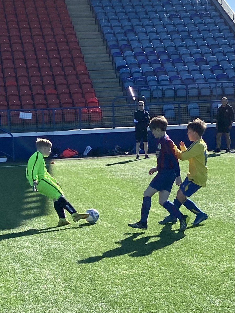 ActiveSchAngus's tweet photo. Footie Fever😎⚽️! 
@BorrowfieldPS @SoutheskPs @LochsidePS @RosemountPS had fun in the sun at the Montrose Primary Football Festival this afternoon. BIG THANKS to senior pupils from @montrose_acad &amp; Links Park Community Trust coaches for refereeing the matches 🙌🏼! 
#activeschools https://t.co/JaeNBzbbai