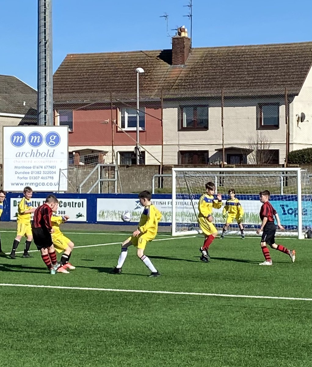 ActiveSchAngus's tweet photo. Footie Fever😎⚽️! 
@BorrowfieldPS @SoutheskPs @LochsidePS @RosemountPS had fun in the sun at the Montrose Primary Football Festival this afternoon. BIG THANKS to senior pupils from @montrose_acad &amp; Links Park Community Trust coaches for refereeing the matches 🙌🏼! 
#activeschools https://t.co/JaeNBzbbai