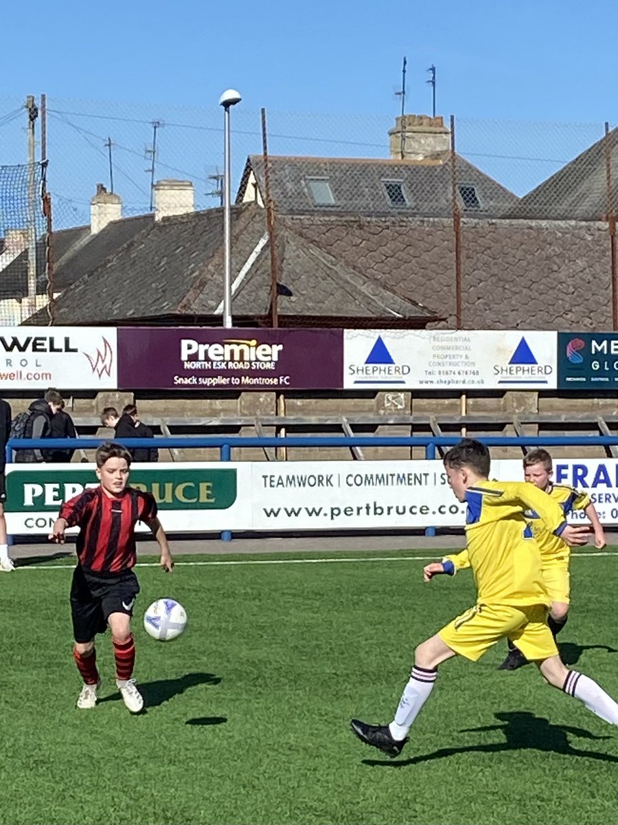 ActiveSchAngus's tweet photo. Footie Fever😎⚽️! 
@BorrowfieldPS @SoutheskPs @LochsidePS @RosemountPS had fun in the sun at the Montrose Primary Football Festival this afternoon. BIG THANKS to senior pupils from @montrose_acad &amp; Links Park Community Trust coaches for refereeing the matches 🙌🏼! 
#activeschools https://t.co/JaeNBzbbai