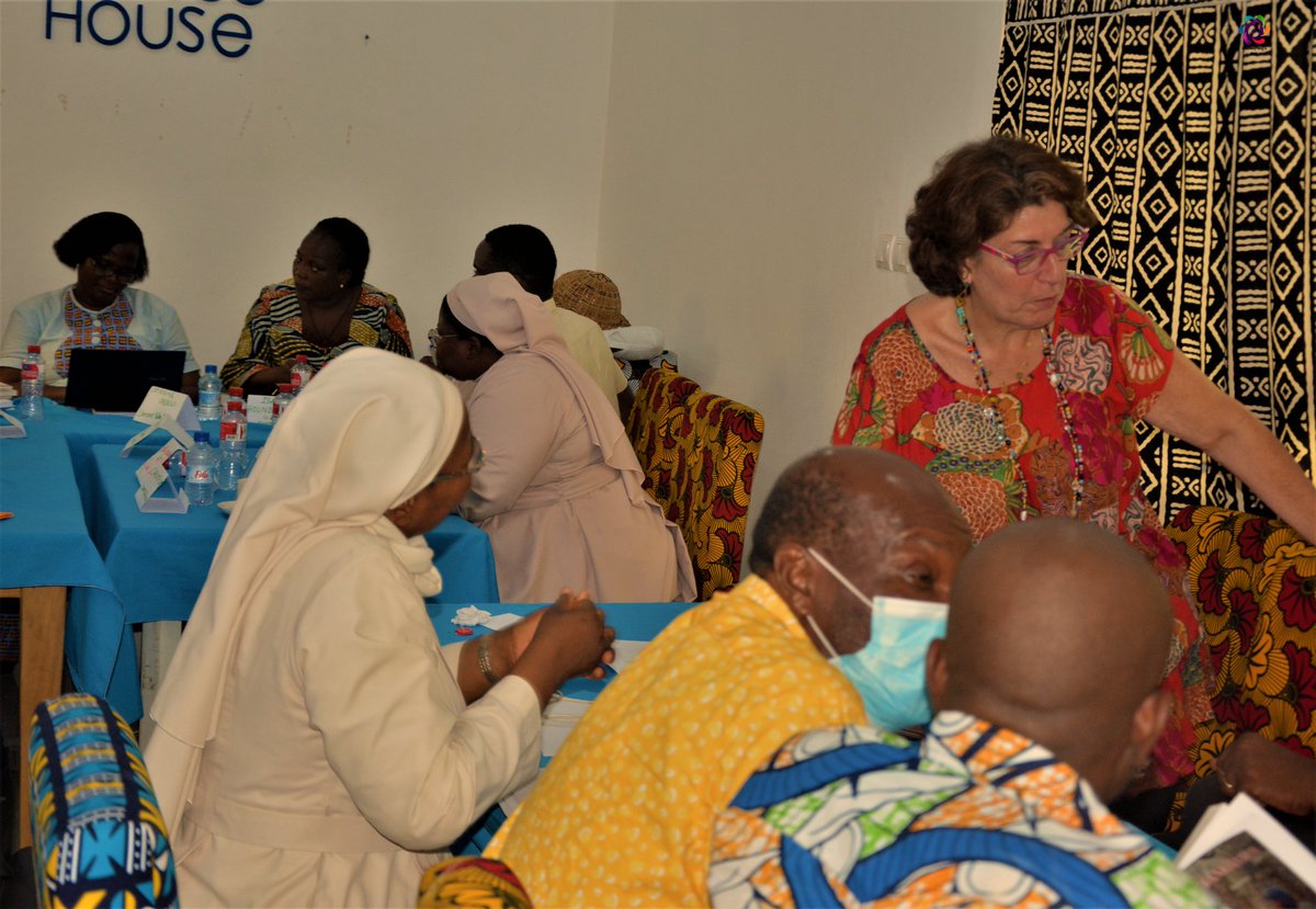 Livres229's tweet photo. Après l'ALPB, @IFParis de #Cotonou a jugé utile de réunir et #Libraires et #Éditeurs du 229.
Une initiative de @RE_BENIN / #AILF.
C'était les 21, 22 et 23 mars dernier à #EventsHouse.
Pourquoi ? Ici 👇
Reportage : @DiscoblogSDbS
👉👉 https://t.co/7KGN5Ho6VQ https://t.co/Y14bXceaA9