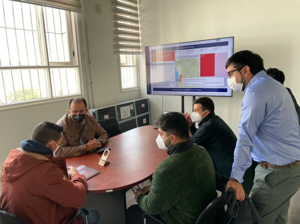 ESPINDOLARELLAN's tweet photo. Comandante de Bomberos de La Serena Sr. Sergio Urzúa conoce el trabajo de #BigdataULS y #FabLabFIULS en el ámbito de #salud , #seguridad y #prototipado bajo estándares tecnológicos de la #industria40 proyectando nueva alianza estratégica @ingenieriauls @userena @Samucoquimbo https://t.co/hxiJDnqcA8