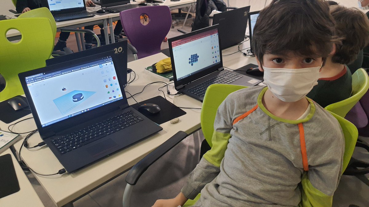 dgstsk's tweet photo. İTÜ ETA VAKFI Güzelbahce Doğa Koleji 2.Sınıflar ile  3D grafik programı ile Oreo bisküvi tasarımımız...@KvancBarlas  @EmelUstun35 @YKarasinir  #dogatech https://t.co/dTH6q2XUtK