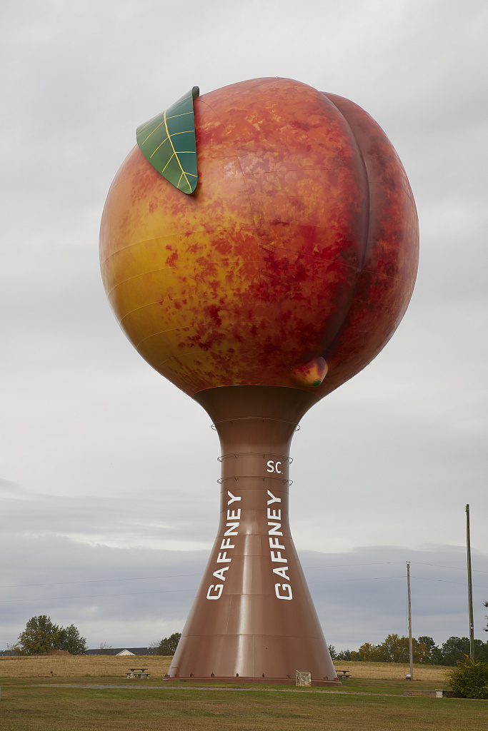 Towering over the Landscape from <a href="/LibraryCongress/">Library of Congress</a> ift.tt/7ueo8cd