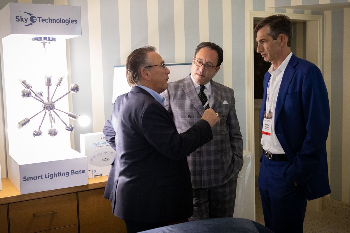 skyxplatforms's tweet photo. Sky Technologies CEO John Campi demonstrating SkyPlug Technology at the 2022 Wall Street Conference. https://t.co/EIvmh17wIy
#SkyTechnologies
#SmartTechnology
$SKYX https://t.co/VroY7rnZUa