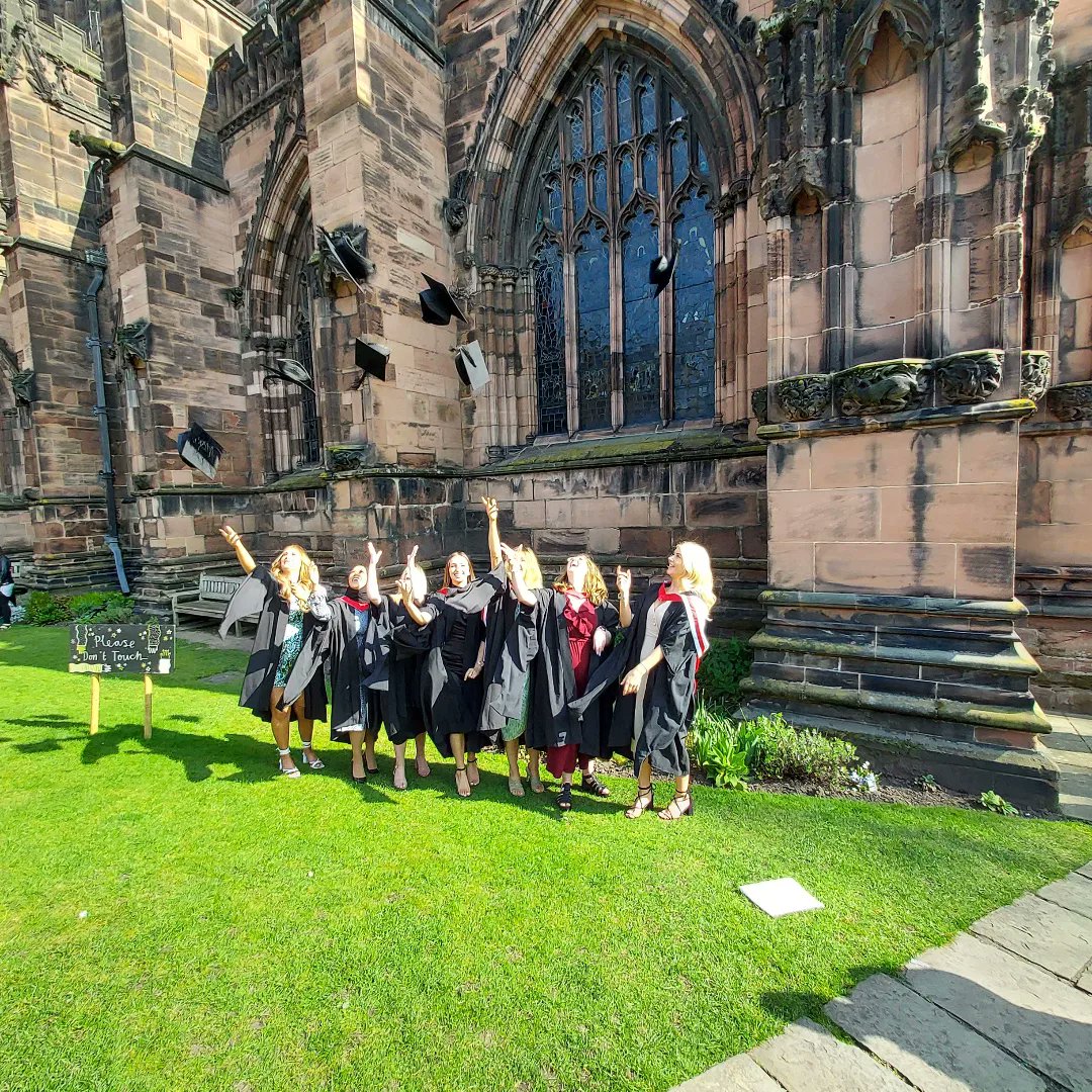 lacey_sw's tweet photo. Graduation 👩🏼‍🎓👩🏼‍🎓
such a lovely day made better with lovely weather 🥰 https://t.co/4BU6Ppv70h