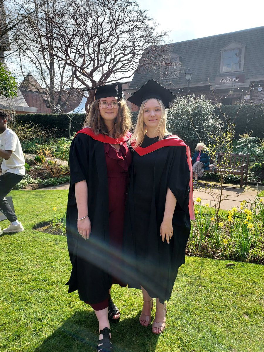 lacey_sw's tweet photo. Graduation 👩🏼‍🎓👩🏼‍🎓
such a lovely day made better with lovely weather 🥰 https://t.co/4BU6Ppv70h