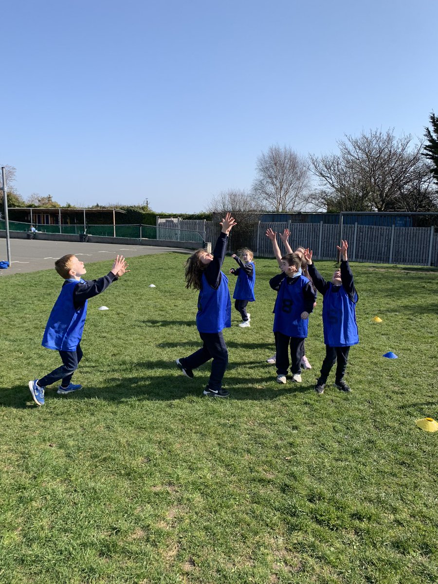 MrRyan1stclass's tweet photo. Such a fantastic day for PE outside with coach Ed 😎 the children had a super time! They were working on their overhead ‘w’ catch, their high throw and their power and balance in movement. ⚽️ 🏀 @followstannes https://t.co/3MvVfnIvXj