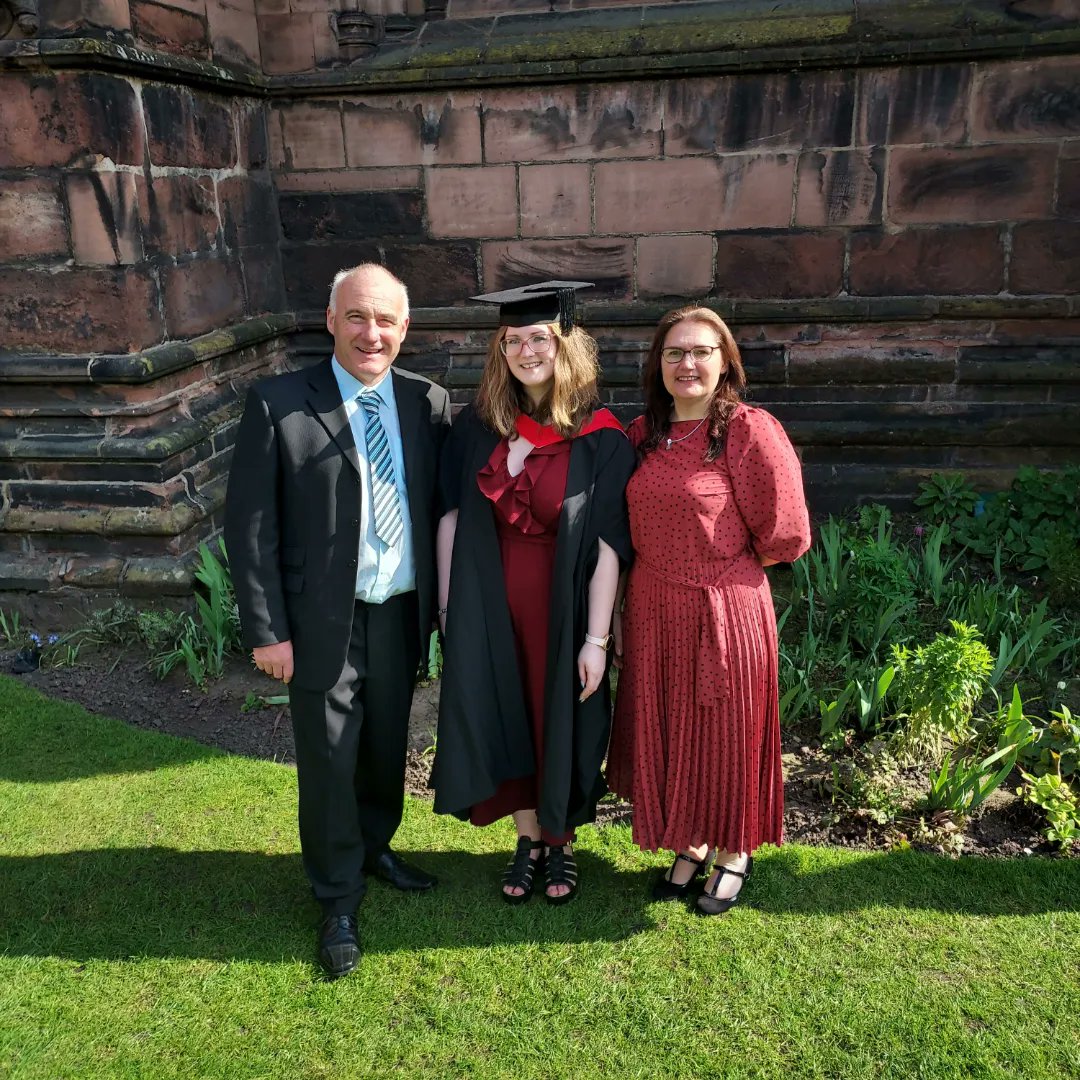 lacey_sw's tweet photo. Graduation 👩🏼‍🎓👩🏼‍🎓
such a lovely day made better with lovely weather 🥰 https://t.co/4BU6Ppv70h