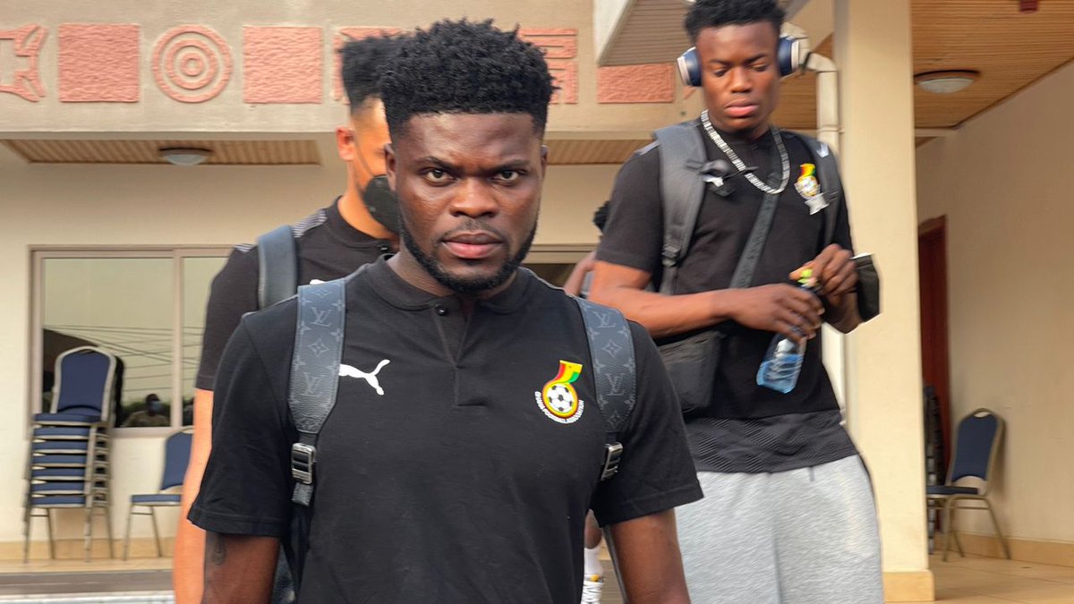 GhanaBlackstars's tweet photo. 🇬🇭🇳🇬 |  Off to the Baba Yara Sports Stadium 🏟 

#WCQ2022 | #BringBackTheLove | #GoBlackStarsGo | #GoGhana https://t.co/dCVliPdoHX