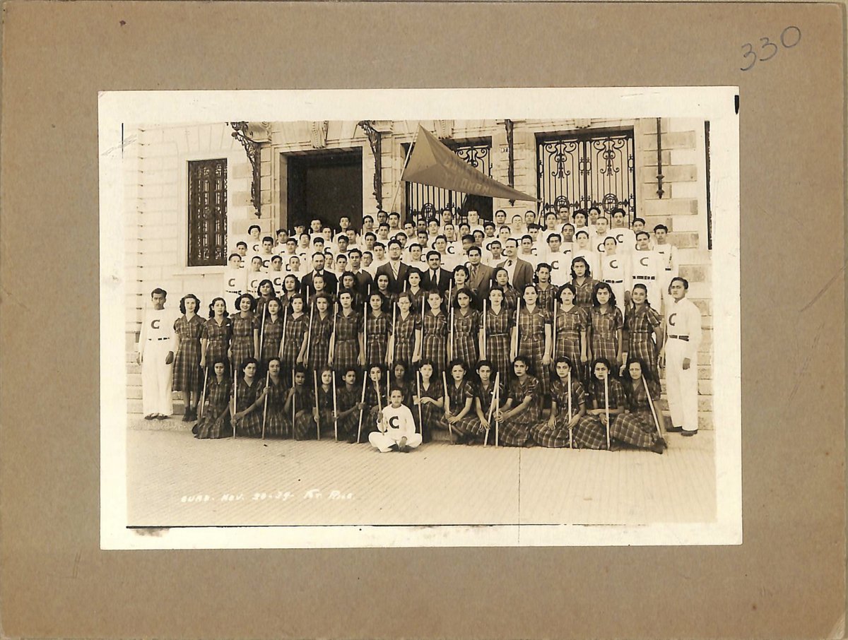 patrimonioudeg's tweet photo. #Hoy te compartimos de nuestro #RepositorioVirtual una #fotografia que pertenece a una de las primeras generaciones de #Mujeres que estudiaron en la Facultad de Comercio y Administración de la Universidad de Guadalajara. #MujeresQueMarcaronLaHistoria #ArchivoHistorico #hilo https://t.co/KSOOgYz7cS