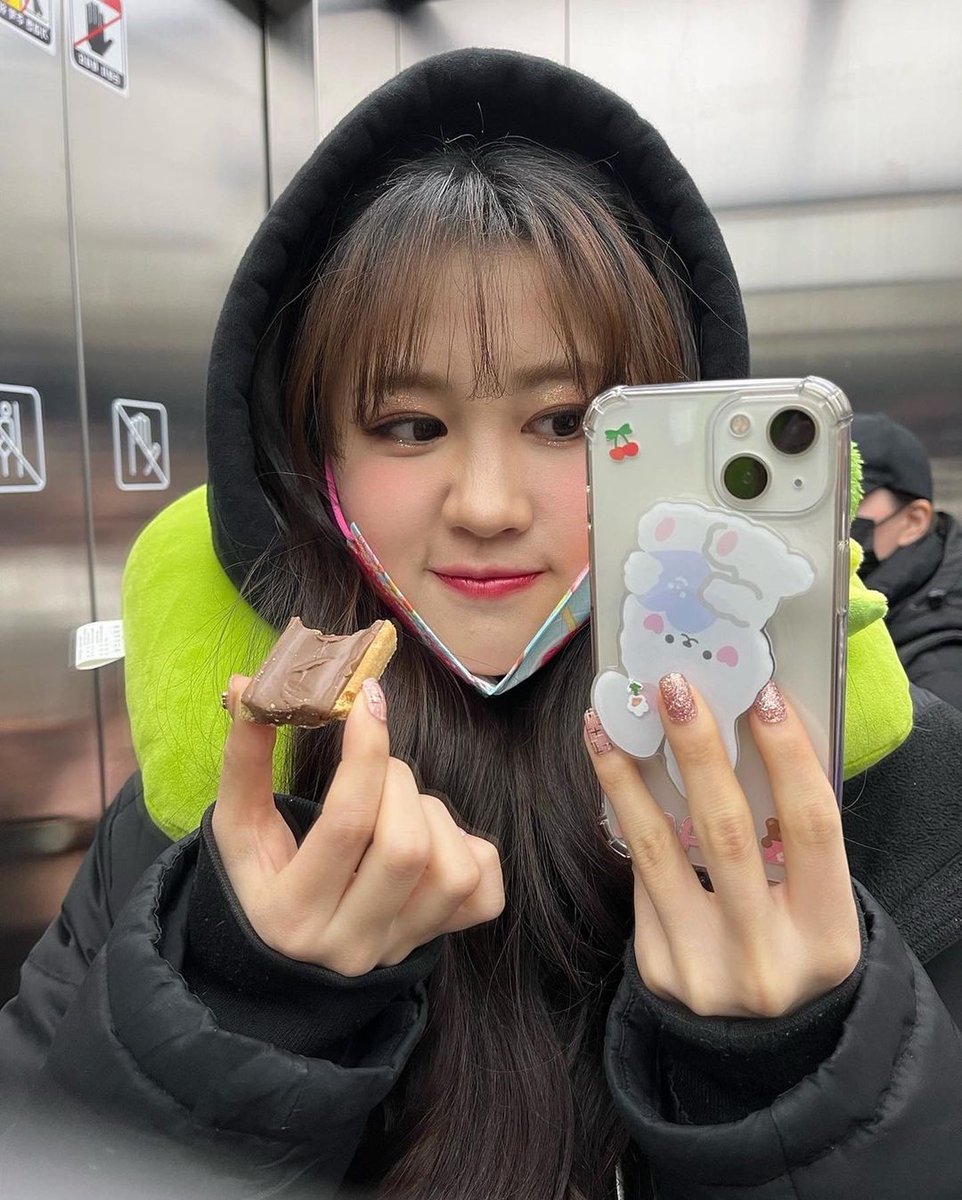 0404place's tweet photo. little bunny~~🐰
#아라 #ARA #아일리원 #ILY1 #アイリーワン https://t.co/iPx5AcI03c