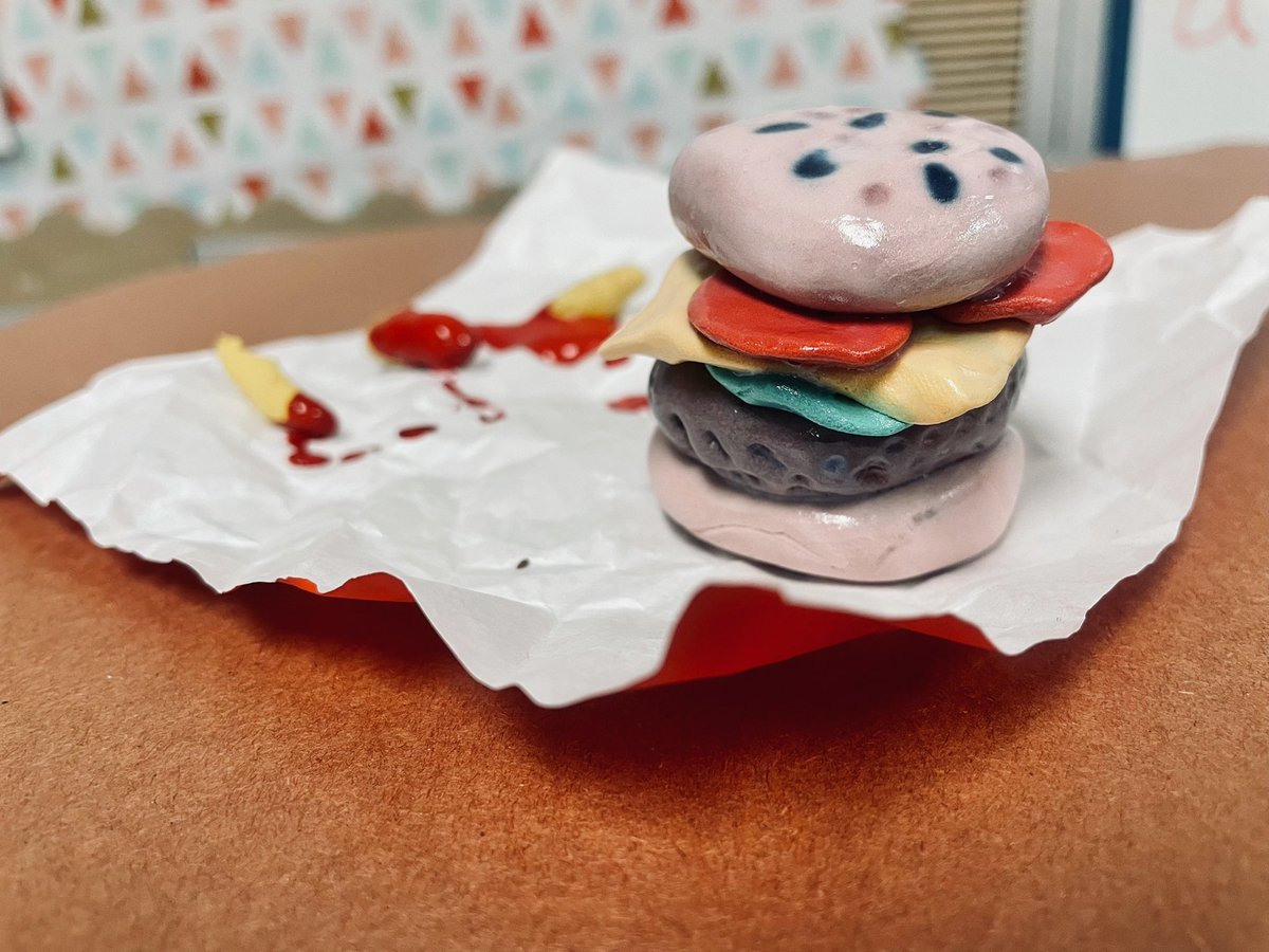 visualarts_nbe's tweet photo. Good thing it’s almost time for lunch!  4th grade’s hamburger sculptures are making me hungry. @HumbleISD_NBE @VisualArtHumble  #foodsculpture #artrocks https://t.co/4mMvDDXs8F