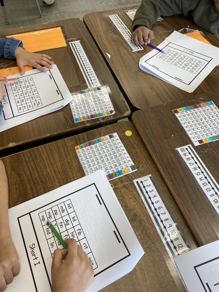 witter_joyce's tweet photo. Using our “eyes” to read look alike words. This really helps my students pay attention to each grapheme and not guess based on context clues @JAdamsSchool #mrswitterlikestotwitter #literacyismagical https://t.co/bZw7OJIOpk