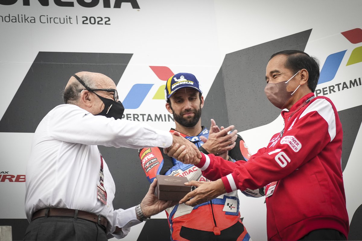 MotoGP's tweet image. Terima Kasih ❤️ 🙏 

Thank you Indonesia for making this dream possible after 25 years! 🙌

We still can't get over this wonderful weekend! 🤩 

#IndonesianGP 🇮🇩
