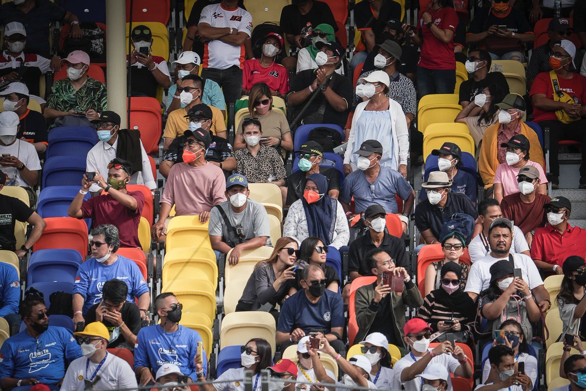 MotoGP's tweet image. Terima Kasih ❤️ 🙏 

Thank you Indonesia for making this dream possible after 25 years! 🙌

We still can't get over this wonderful weekend! 🤩 

#IndonesianGP 🇮🇩