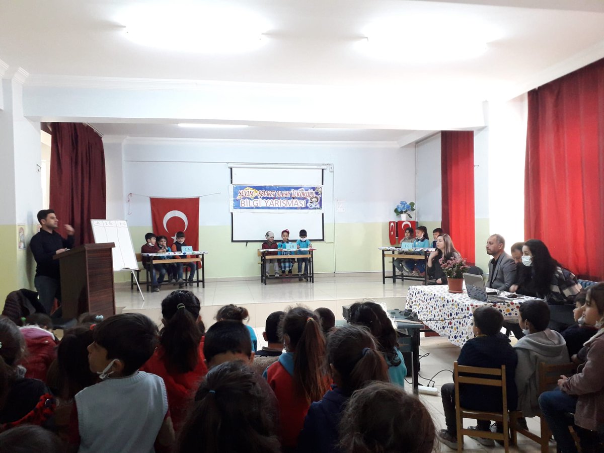 OlcaySevket's tweet photo. Sınıflar Arası Bilgi Yarışmamızın son gününde 1. Olan 1/B ve 2/B sınıflarını kutlarız 👏👏 Yarışmaya katılan tüm öğrencilerimizi tebrik eder, başarılarının devamını dileriz 🎈 Okulumuza renk katan bu güzel etkinlikte emeği geçen idareci ve öğretmenlerimize teşekkür ederiz. https://t.co/bC2kmlTAhS