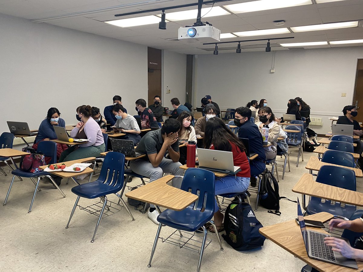 CitiesSchoolsUC's tweet photo. This spring, @calpolypomona undergrad community planning students launched "Young Community Planners of Long Beach" workshops w/ Long Beach teens &amp; city leaders from Long Beach Community Design Center &amp; @LongBeachParks. https://t.co/EitmPSobN0 #yplanhigheredhub #LAhigheredhub https://t.co/hSIoW7vXCi