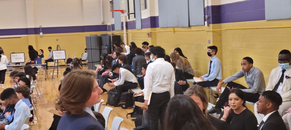 WilliamKParker's tweet photo. Today @RichardsonHS1 held our annual Mock Interview Day for our entrepreneur, business, marketing, and finance Ss.  Thank you to our teachers &amp; amazing community volunteers for their time. These Ss blow me away with their preparation &amp; excitement. This group is #CCMR! @RHS_TXDECA https://t.co/b5elD7ImLo