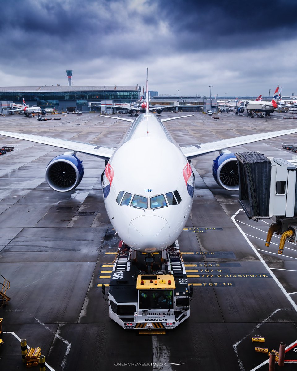 #BritishAirways 777-300ER pushing back from @HeathrowAirport T5 under some unsettled conditions. #speedbird #boeing #boeing777 #aviation #avgeek