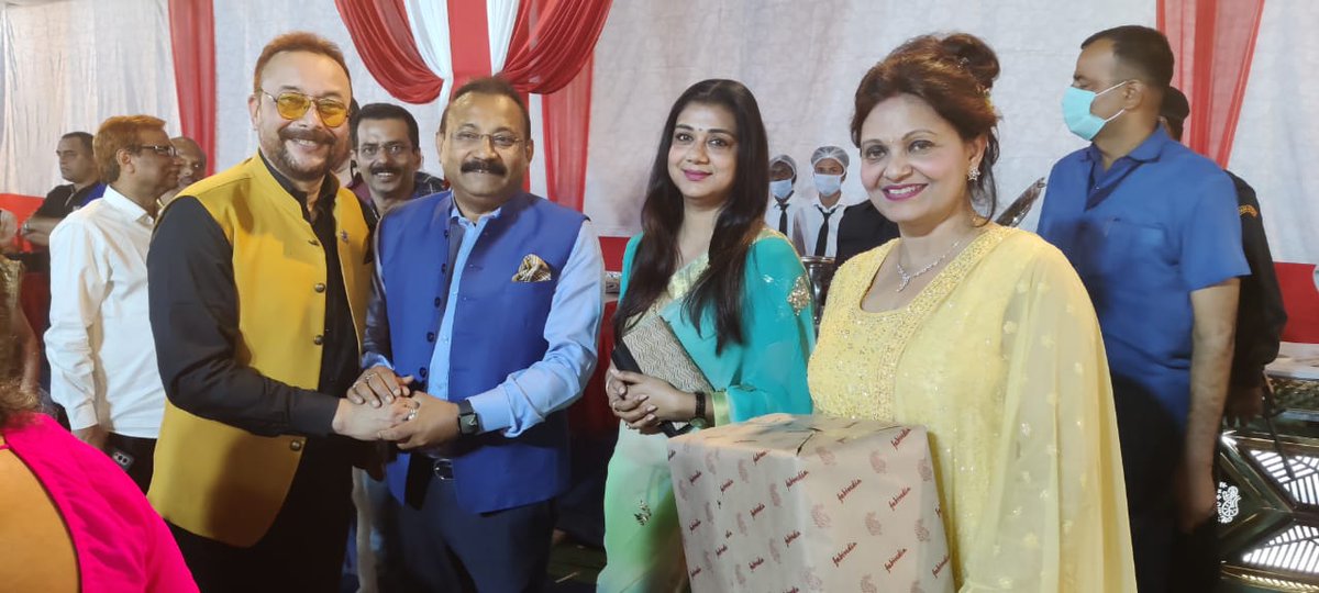 AshokChoudhaary's tweet photo. ग्लोबल ऑर्थोपेडिक फोरम के वार्षिकोत्सव #GOFCON2022 में डॉ अमूल्या जी और डॉ० मनीषा जी के द्वारा आयोजित रात्रि भोज में सपत्नीक शामिल हुआ। https://t.co/flr6A5gJsg