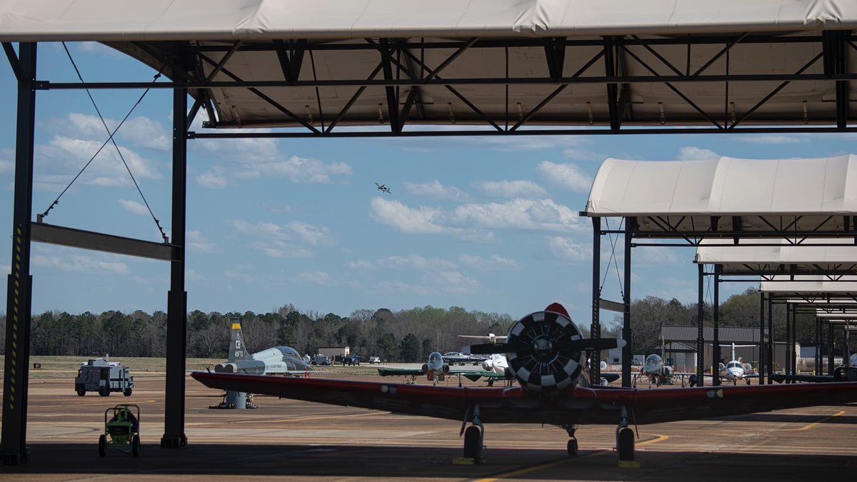 A10DemoTeam's tweet photo. A show with a lineup that you don’t want to miss.

We will be performing at the @WOCairshow this weekend alongside the @AFThunderbirds, C-17 Demonstration Team and a variety of awesome civilian performers.

If you’re near Columbus AFB, come see us! https://t.co/OhLfqJmL8h