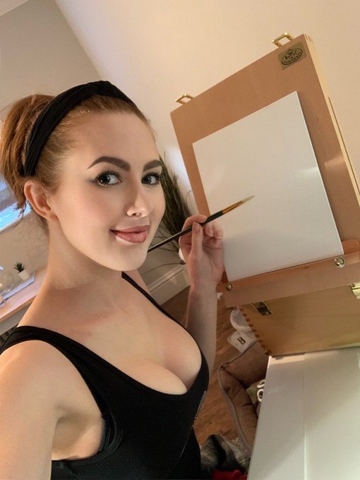 I&rsquo;m going LIVE on twitch painting my mum a Mother&rsquo;s Day painting 😂🎨🖌 it&rsquo;s going to be a disaster come