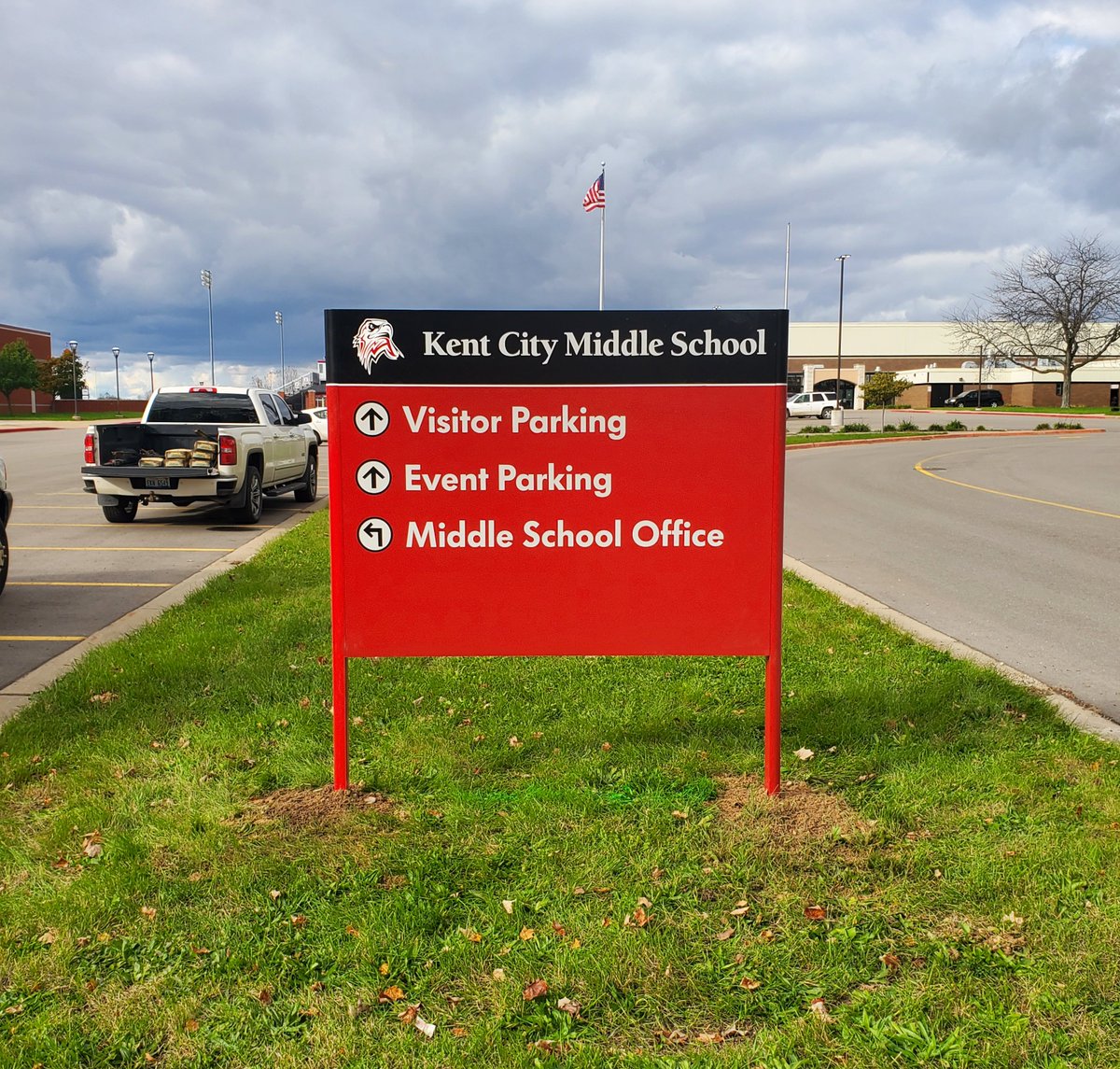 ValleyCitySign's tweet image. Directional signs are critical for school traffic flow.
Kent City Public Schools has updated their eagle logo. We produced new directional signs and updated their existing signs for consistent branding. 
#postandpanelsigns  #schoolsigns  #directionalsigns