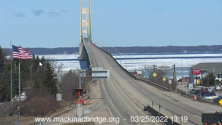mackinacbridge's tweet photo. @MackinacBridge remains CLOSED to all traffic due to hazardous falling Ice conditions. We will share more information as it becomes available. https://t.co/wubjOl0ldh