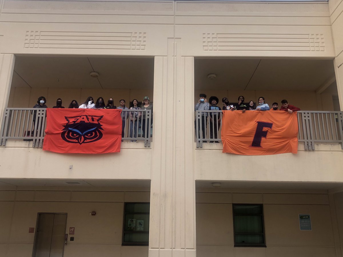 c_cich14's tweet image. That’s a wrap on #AVIDawarenessweek! Ty @_LoBurk @STEMagillPSMS @palmspringspstv, &amp;amp; many more for your contributions that made this week a success! Check out the awesome college banners my #avidscholars and I made! @MsColleenCarney @AVID4College #collegehatday @palmspringsms