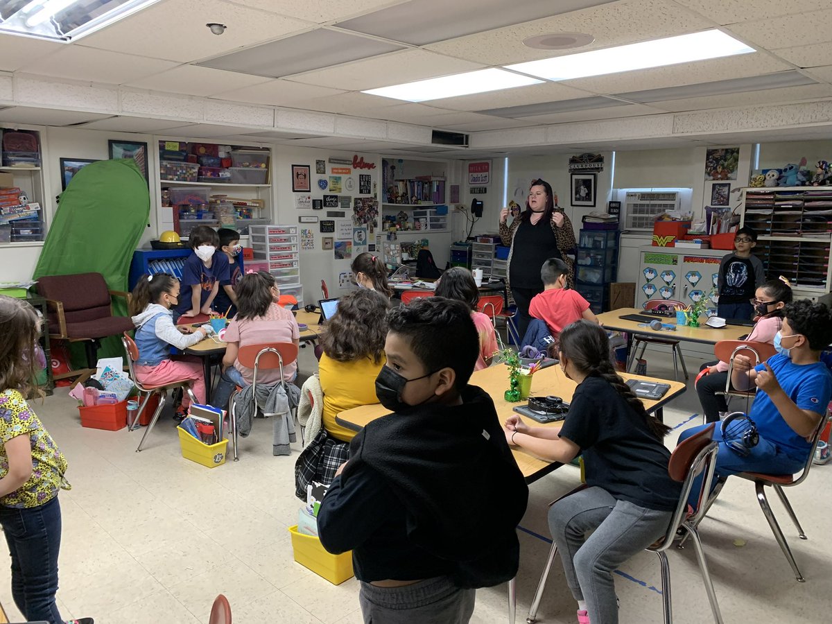 crystalcekal's tweet photo. Amazing when your coachee runs with your idea : ✔️research ✔️@Flipgrid ✔️@AppleEDU Pages & Schoolwork✔️ Dual languages ✔️ QR codes 🙌🏻 Excellent Work 2nd Graders so proud of all your hard work. #instructionalcoach #bsd100inspires #studentchoice #interactiveproject #hiawathapride https://t.co/Br19EbhZAm