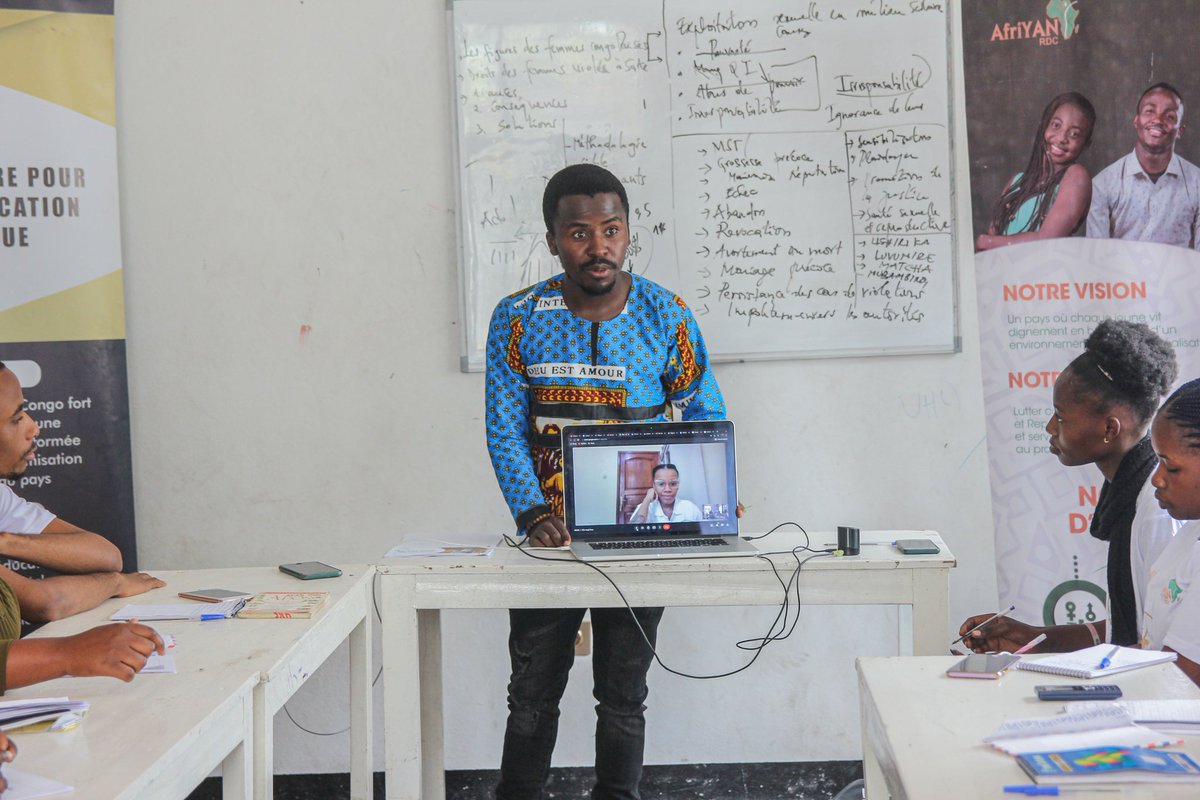 Uhuruknowledge's tweet photo. Jour 3 _ Droits des femmes //
Le réseau @AfriyanRdc a partagé avec nous sous le thème : « Les droits de la femme en matière de travail ».
Nous avons vu que l'apport de la femme dans la résolutions des conflits doit être considérable et effectif.
#UhuruKnowledge #Gender #Afriyan https://t.co/xfWgX2fsZ9