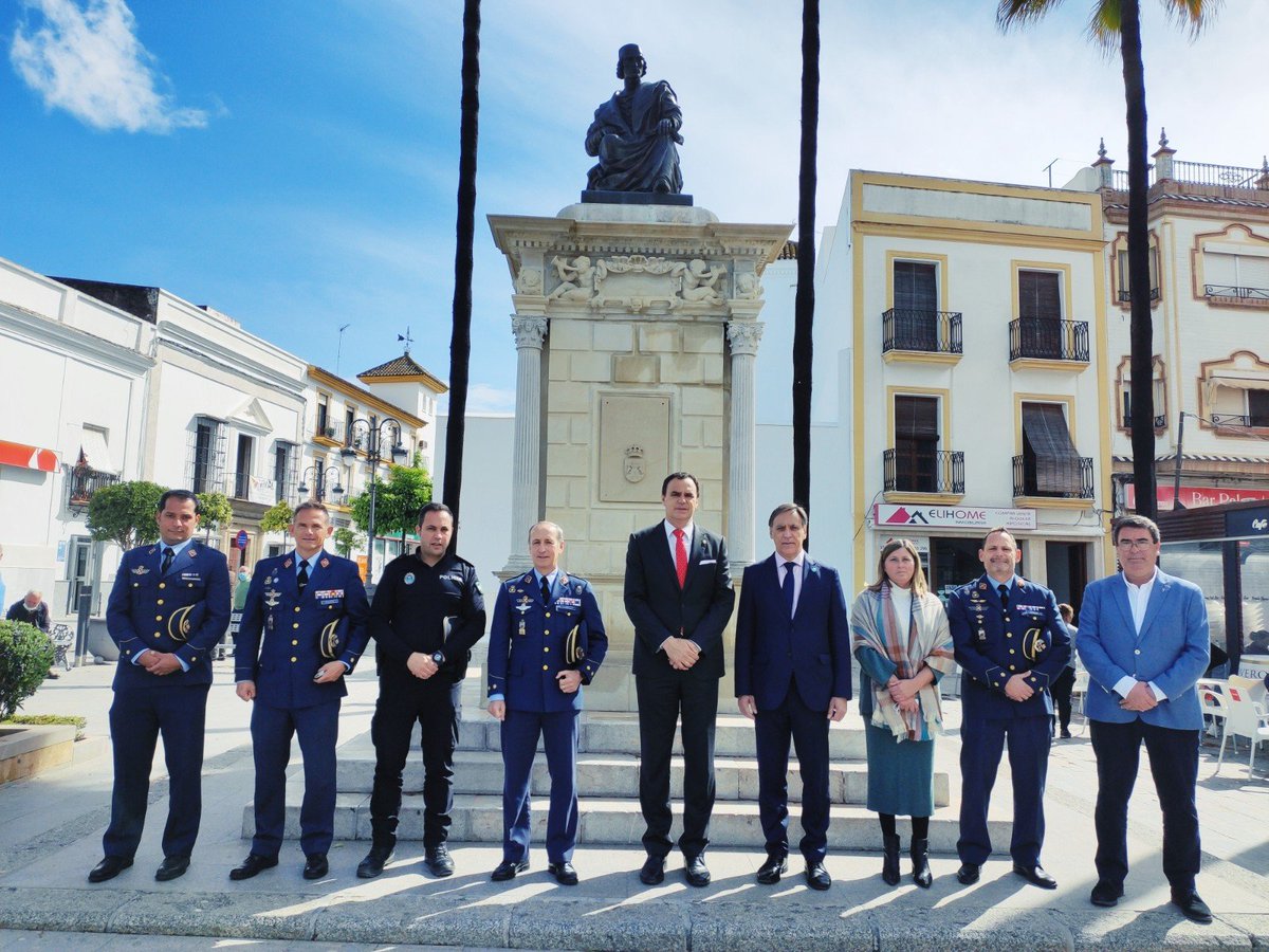 angelherrerasa3's tweet photo. @EjercitoAire.#surcando el aire ,rompiendo las barreras,en defensa nuestra,día tras día pilotan su destino.#Hoy han querido estar presentes en 1conmemoración sin precedentes el V Centenario Fallecimiento de Elio Antonio De Nebrija,padre d la Gramática Castellana.#Honor,compromiso https://t.co/wj07J3VARM