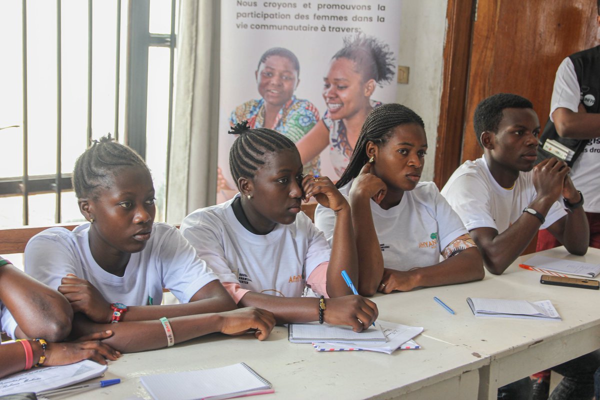 Uhuruknowledge's tweet photo. Jour 3 _ Droits des femmes //
Le réseau @AfriyanRdc a partagé avec nous sous le thème : « Les droits de la femme en matière de travail ».
Nous avons vu que l'apport de la femme dans la résolutions des conflits doit être considérable et effectif.
#UhuruKnowledge #Gender #Afriyan https://t.co/xfWgX2fsZ9