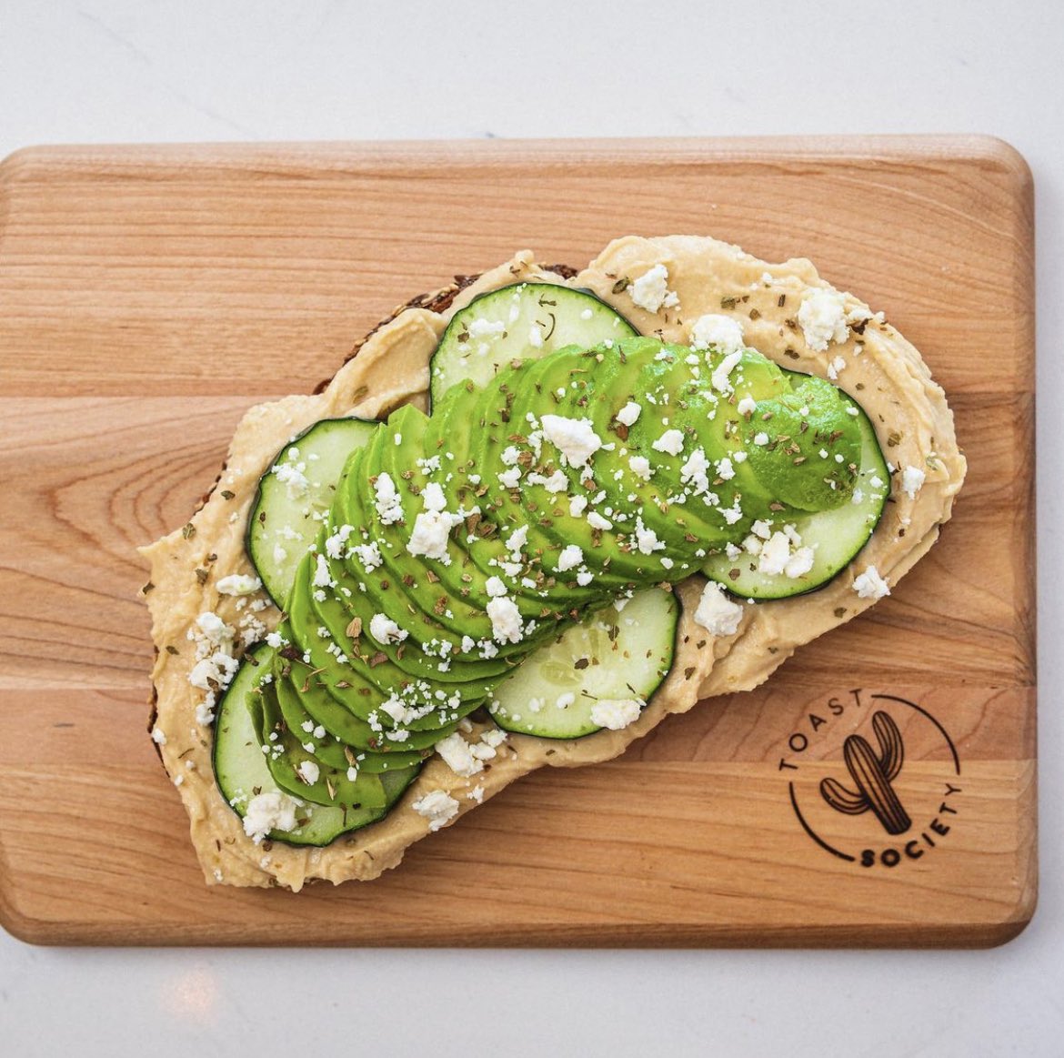 One of our faves! 👉🏼 THE GREEK 

✨Creamy hummus
✨Fresh cucumber
✨Sliced Avo
✨Crumbled feta
✨Oregano 
✨Sea Salt
✨Olive oil 

#toast #lasvegas #cafe #brunch #coffeeshop #lasvegasbrunch #avocadotoast