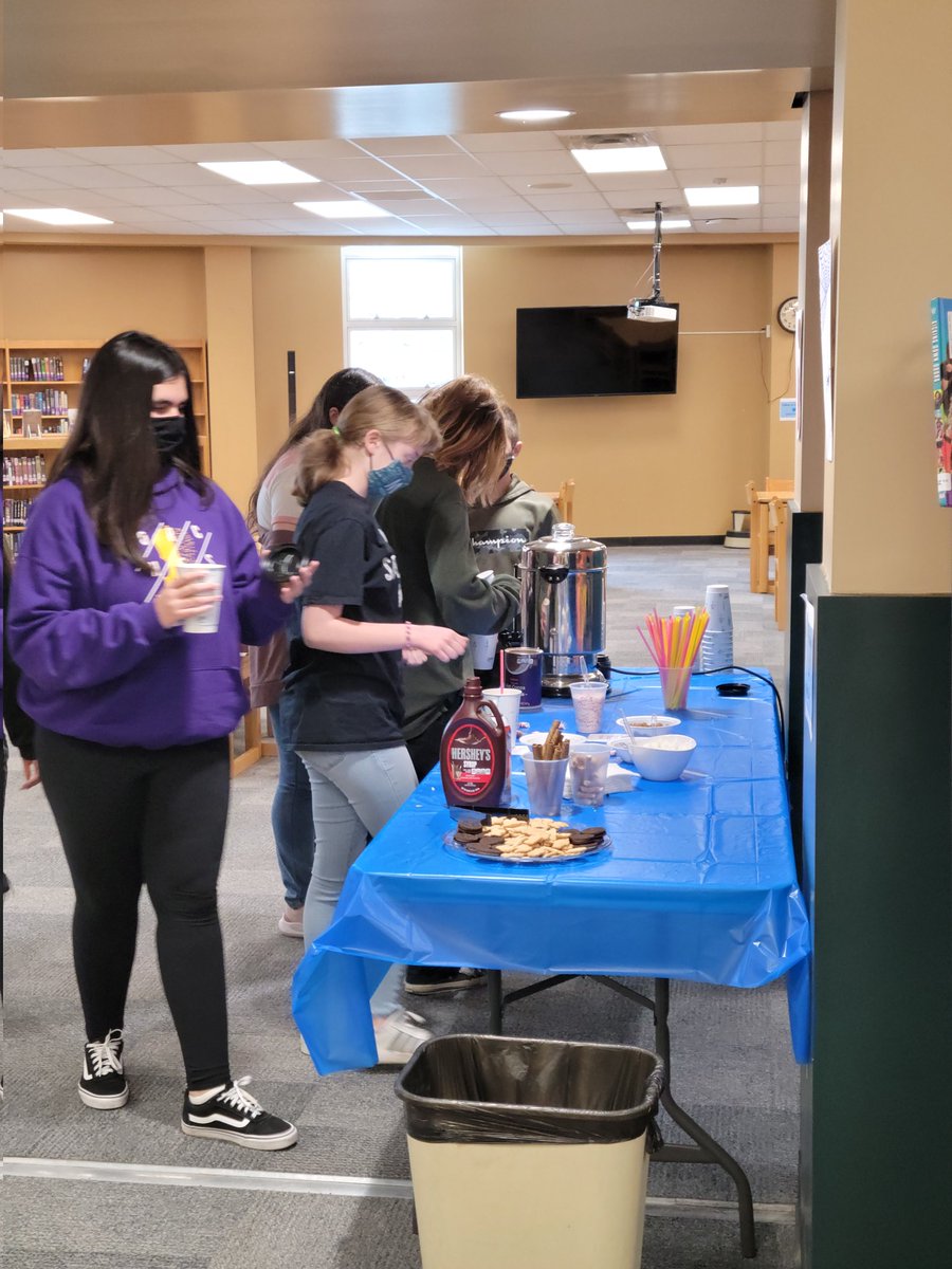 NGMSLibrary's tweet photo. @NGMSgators enjoy a hot chocolate bar to celebrate beating the staff in the Reading Smackdown! Some may have more toppings than cocoa...😬 But all for the love of reading! 📚❤️ @angiewiegers @mrschambersnkc @NKCSchools #nkclibraries #whatwedo https://t.co/XC3QVxb2JS