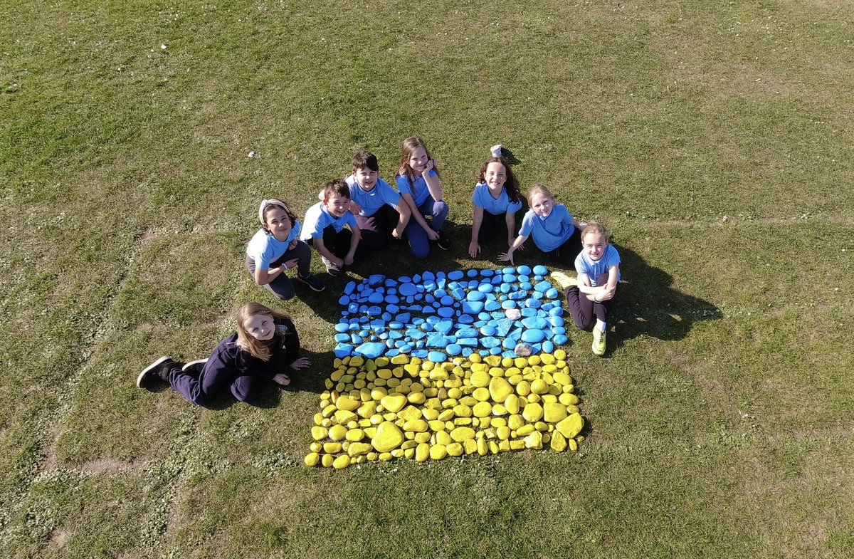 YsgolPyB's tweet photo. Dangos ein cefnogaeth i achos da / showing our support for a good cause #Ukraine Diolch i bawb a gyfrannodd / Thank you to all who supported ❤️ https://t.co/sWP7UV7yUs