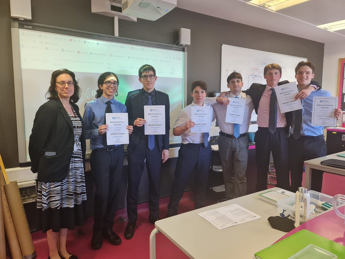 KewHouseEnrich's tweet photo. Physics Olympiad Award Winners - one silver and five bronze awards! Well done! #KewHouseSchool #KewHouseScience #alevelphysics https://t.co/J7fHBgbkH3