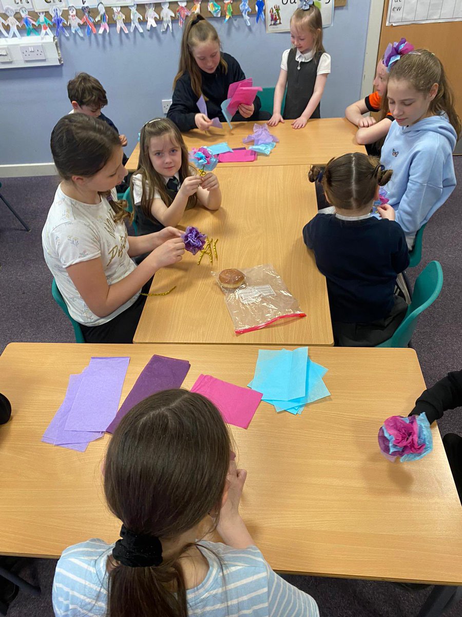 *Spoiler 😊* Making Mother’s Day gifts with our buddies. <a href="/Stclements_P7/">StClements_P7</a> Have a lovely day on Sunday 💐💕