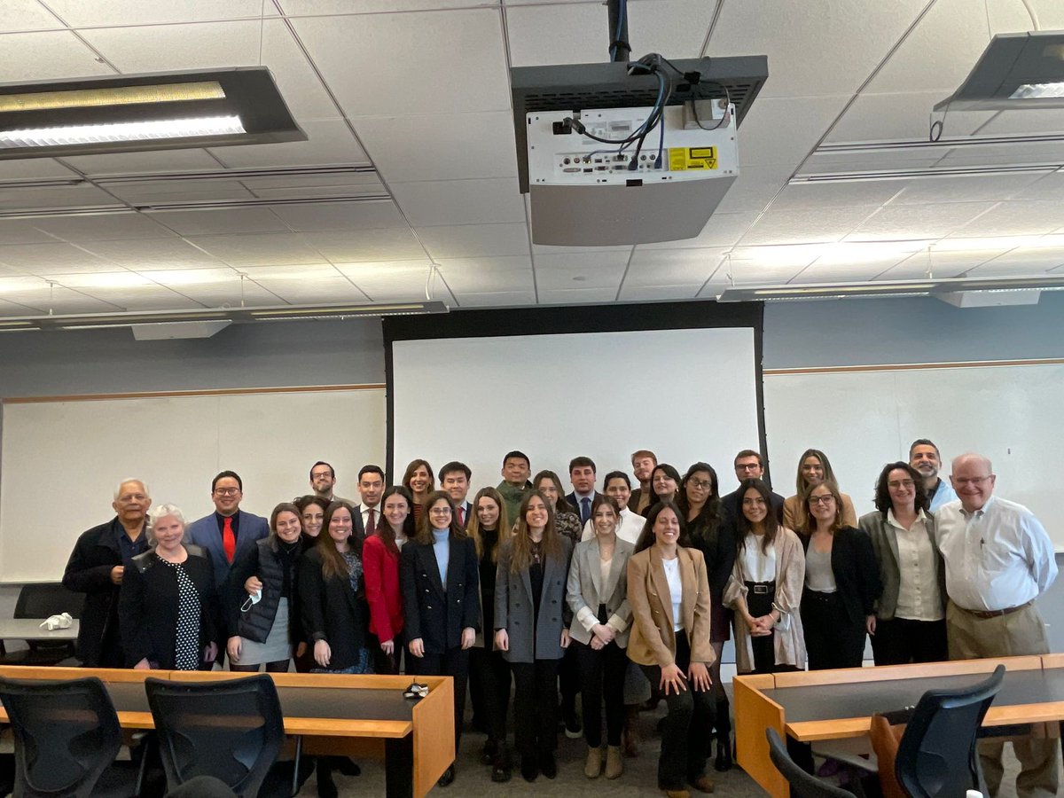 mcpc_unav's tweet photo. 🎓 Con la exitosa presentación de los trabajos finales, terminamos nuestra estancia en Washington.
¡Gracias a la @gspmlatam por toda la organización!
¡Y enhorabuena a todos! 👏🏻👏🏻👏🏻
#Compol
#MCPC17 
#MCPC18 https://t.co/OuIjKlhV2l