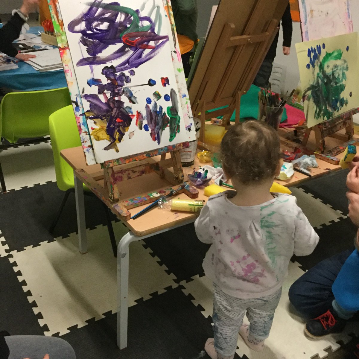 goldenthreadg's tweet photo. Our #HOWDIDWEGETTOWEAREHERE workshops continue tomorrow morning, with a free family art session at 11am. We have a few spaces set aside for walk-ins. Come along to explore your ideas of home and belonging with us! #freefamilyactivity #Belfast
https://t.co/4jfMF5OR0z https://t.co/6imuAON5y9