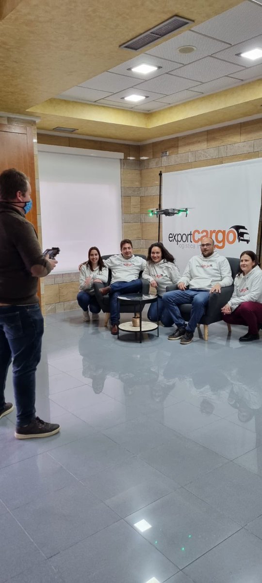 ¿Lloviendo? Hoy trabajos en interiores en <a href="/export_cargo/">ExportCargo</a> Logística Integral S.L.
#HuercalOvera #Almeria

#video #dron #interiores #fotografia #empresa #licitacivil