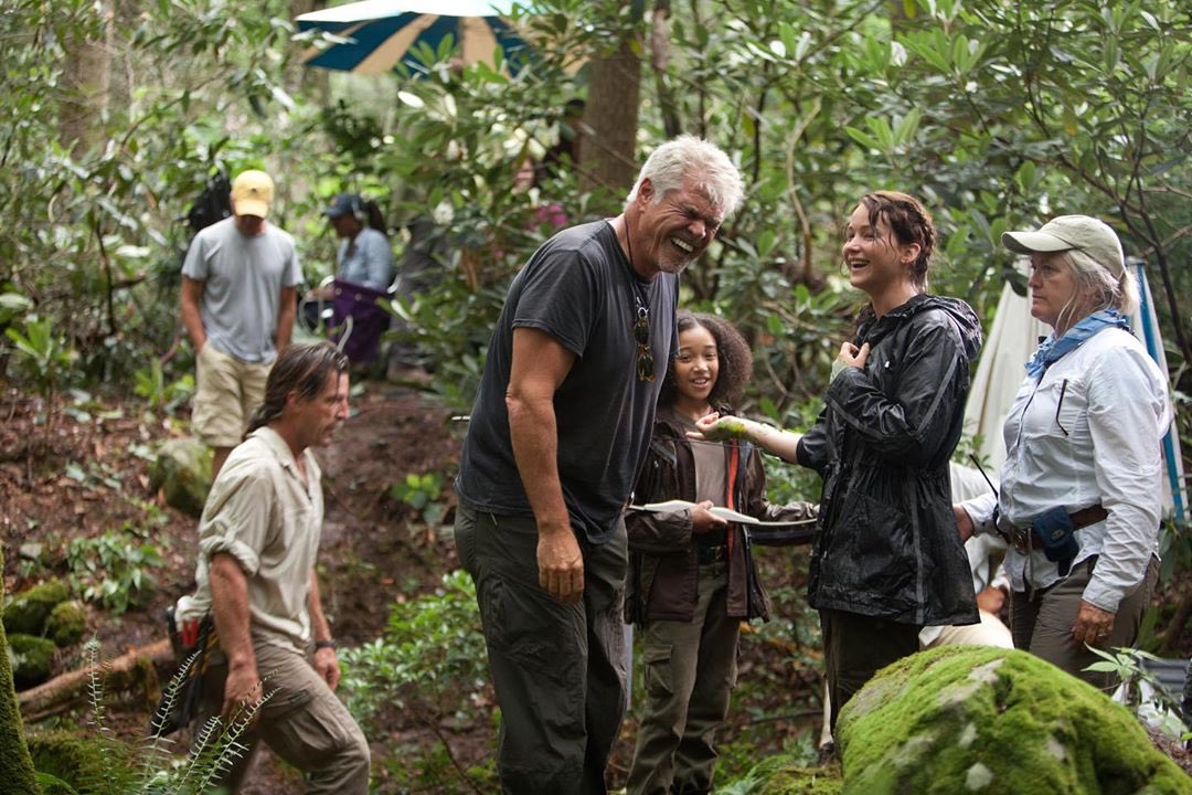 SASMOVIESTUDIO's tweet image. Happy 10 year anniversary to #TheHungerGames! We were so lucky to have been able to work on this film, so to celebrate here is a behind-the-scenes look on set with co-director Gary Ross and stars #JenniferLawrence and #JoshHutcherson! 

#sasmovies #sasmoviestudio