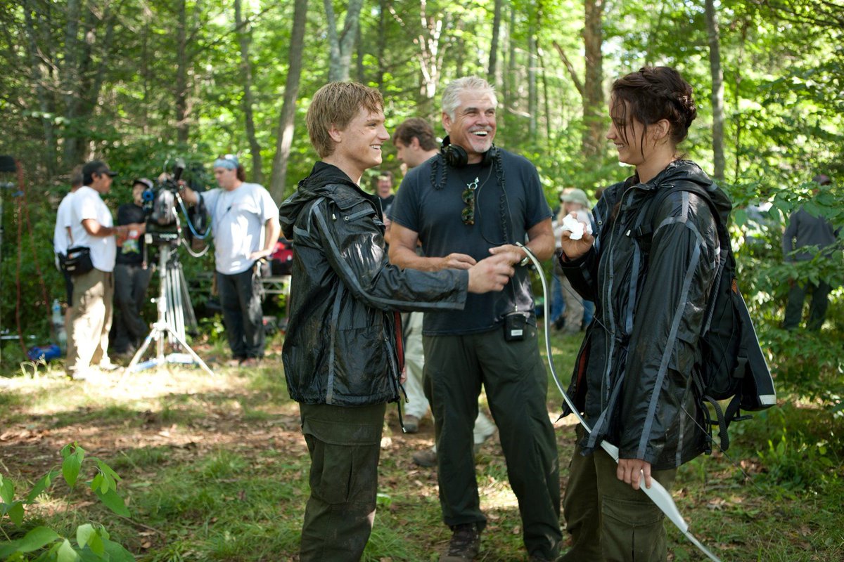SASMOVIESTUDIO's tweet image. Happy 10 year anniversary to #TheHungerGames! We were so lucky to have been able to work on this film, so to celebrate here is a behind-the-scenes look on set with co-director Gary Ross and stars #JenniferLawrence and #JoshHutcherson! 

#sasmovies #sasmoviestudio