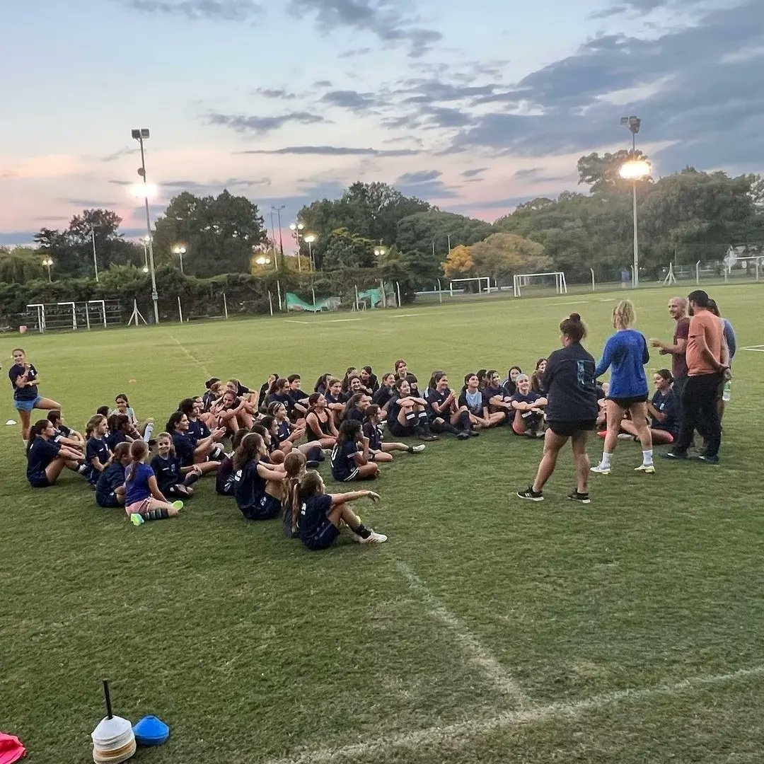Moyal_Ent's tweet photo. Yesterday's clinic for the aspiring young players tapped into @lsesselmann 15+ year career for skills training and mentorship surrounding what it means to play on an international stage #MCommunity #Mentorship #MoyalMade
📸: @zoe13football https://t.co/37Ls8SYhQp