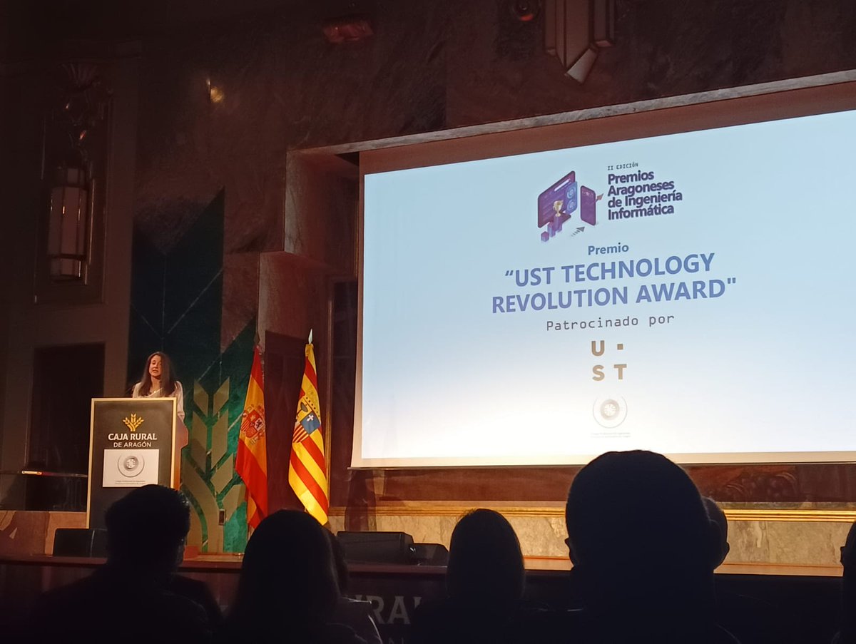 Pasamos con la entrega de premios, donde nuestra compañera <a href="/RNoeMartinez/">Raquel Noé Martínez</a> entregará el premio especial “UST TECHNOLOGY REVOLUTION AWARD”. ¡Felicidades al ganador!

¿Quieres formar parte del #USTeam? Encuentra tu oportunidad aquí bit.ly/3wDuA9u

#USTalent