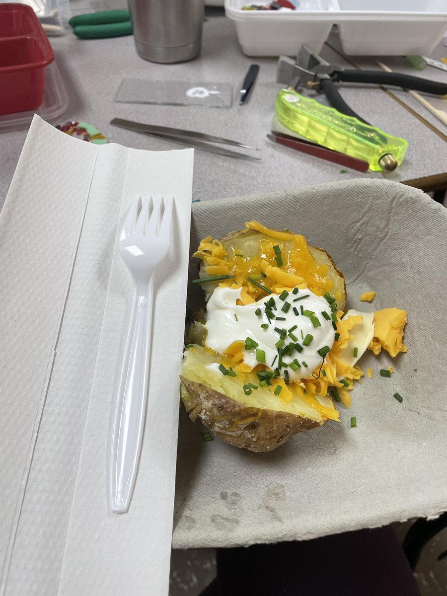 Thank you <a href="/RHS_HRCE/">Rockingstone Heights</a> for welcoming me! What a group of grade 7’s! They even fed me! 🥰🙏❤️<a href="/HRCEFineArts/">HRCEFineArts</a> #ThanksToYouHalifax