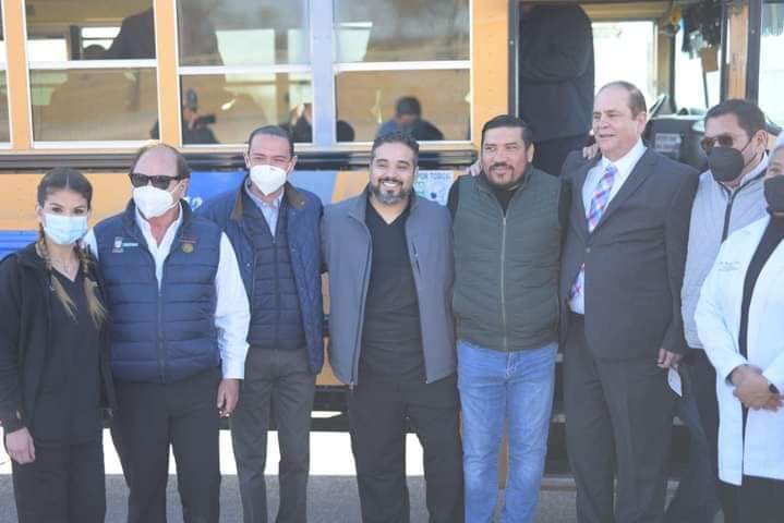 CsNoticias_Coah's tweet photo. 🇲🇽#ACUÑA COAHUILA PRIMERA CIUDAD DEL PAÍS EN VACUNAR A MENORES DE EDAD ;EL ESTADO CONTINUARA CON PIEDRAS NEGRAS Y 5 MANANTIALES
En Acuña secretarios de salud, educación y economía con quienes se trabaja de forma coordinada para atender esta histórica vacunación transfronteriza🇺🇲 https://t.co/6MHz9GP7g0